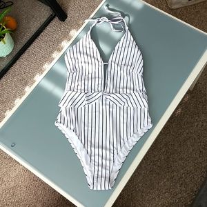 Onepiece Baithing Suit